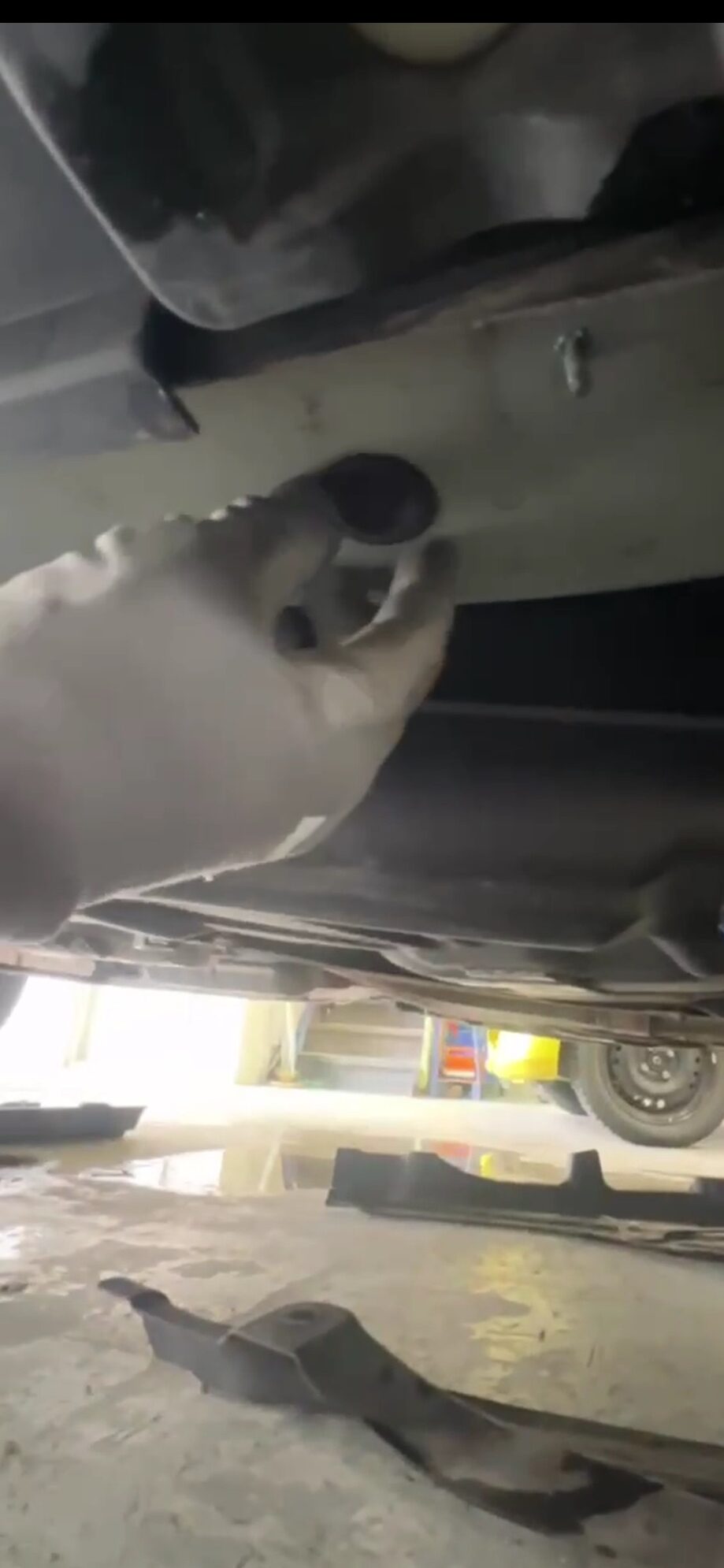 水漏れ
ベンツ
10年以上
平成21年式
平成
富山
板金塗装
カラクル
車の修理